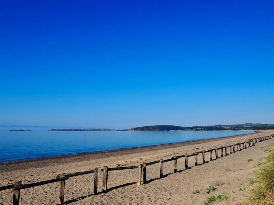 Beach Front Apartment Пулхели Экстерьер фото