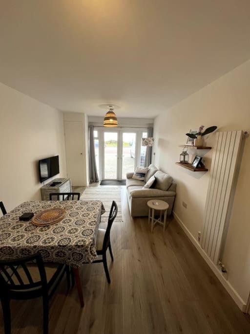Beach Front Apartment Пулхели Экстерьер фото